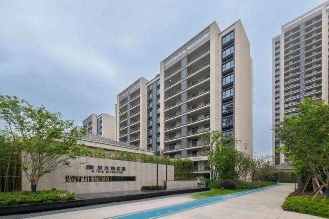 网友曝光：交付一年外墙脱落还有房子烂尾(图2)