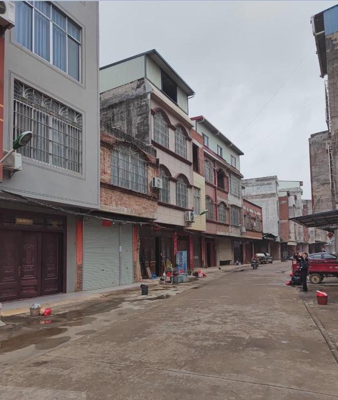 横州市一栋2层自建房拍卖被人33万元买下了(图2)